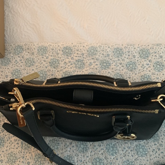 Michael Kors, large leather satchel☘️HP☘️ - Picture 3 of 9